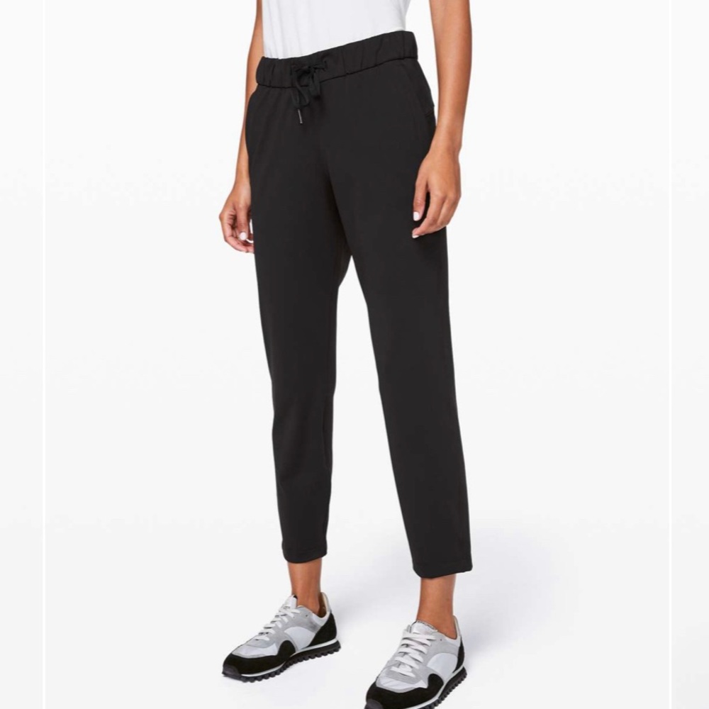 Lululemon On the Fly 7/8 pant - black, size 4, woven